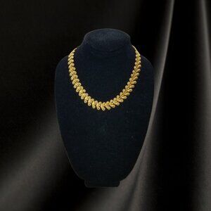 Avon Goldtone Leaves / Linked Hearts Necklace, 19"